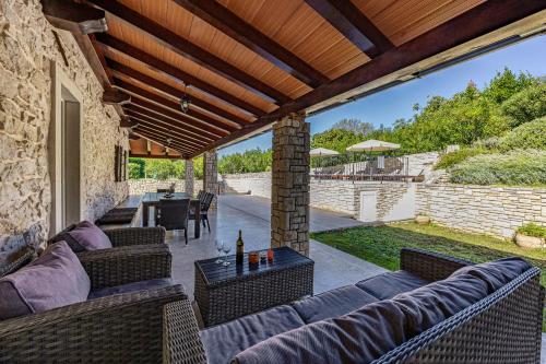 شرفة/ تراس, Charming Villa Antoana for families and kids in Labin - Rabac with kids playground & private pool in Topid