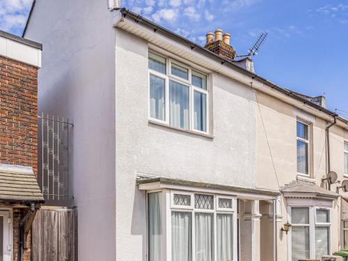 Three-Bedroom House image 4