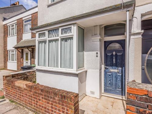 Three-Bedroom House image 2
