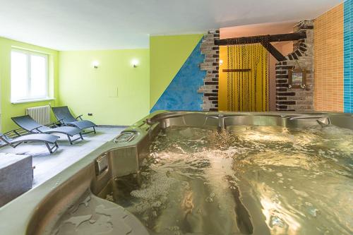 熱水浴缸, 瓦彭卡旅館 (Penzion Vapenka) in 賀爾尼馬爾索夫