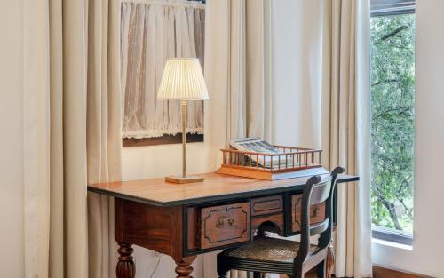 King Room with Garden View image 9
