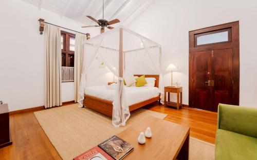 King Room with Pool View image 1