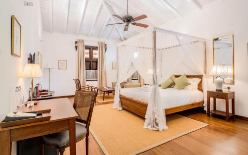 King Room with Balcony room in Lotus Estate Colombo