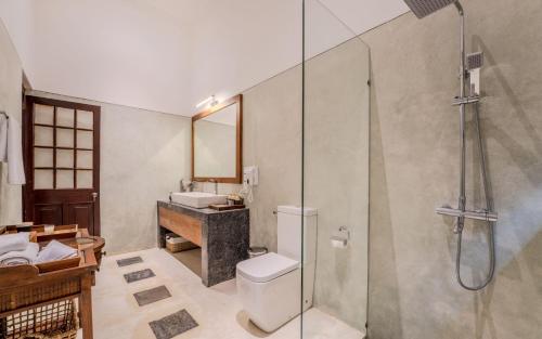 King Room with Garden View image 1