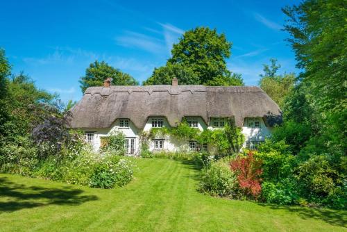 NEW Till Cottage & Riverside Gardens nr Stonehenge gîte à louer Winterbourne Stoke