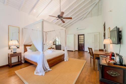 King Room with Balcony image 1