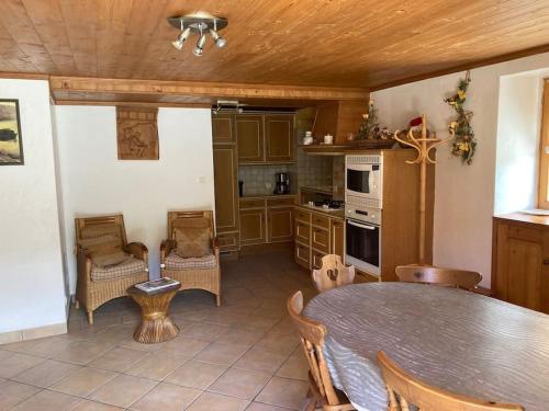 Chalet 18 personnes 8 chambres aux 3 vallees, menuires in Praranger