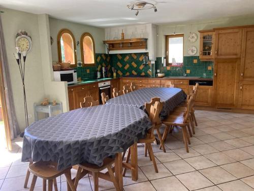 Chalet 18 personnes 8 chambres aux 3 vallees, menuires in Praranger