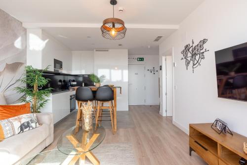 Skyline VI Pool & Coworking by ELE Apartments 2