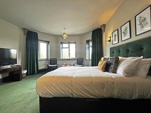 Shillingford Bridge Hotel - image 3