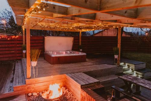 Silver Stag Lodge at Caledonian Escapes - Tap to explore photos