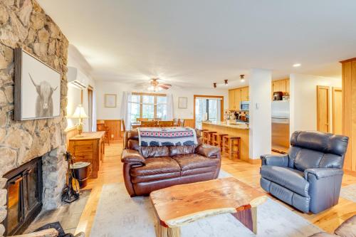 Game Room and Fire Pit Wintergreen Resort Home! in Lyndhurst, USA