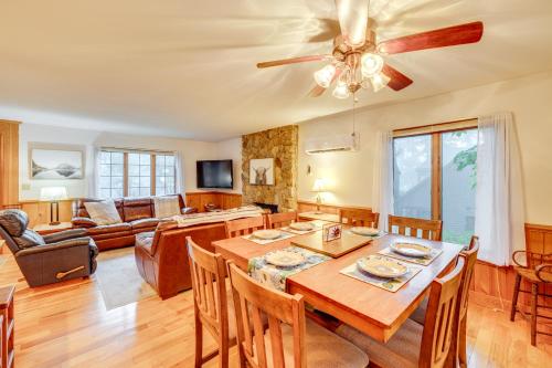 Game Room and Fire Pit Wintergreen Resort Home! in Lyndhurst, Vereinigte Staaten von Amerika