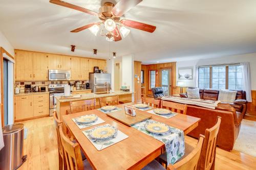 Game Room and Fire Pit Wintergreen Resort Home! in Lyndhurst, USA