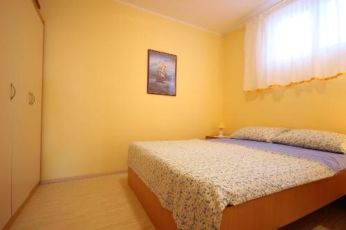 One-Bedroom Apartment with Terrace image 3