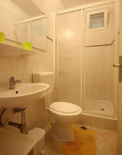 One-Bedroom Apartment with Terrace image 5
