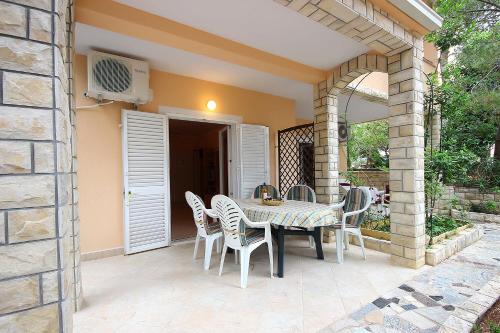 One-Bedroom Apartment - Ground Floor room in Apartments Dino