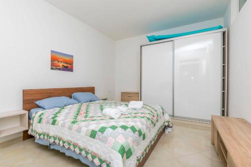 Apartments Villa J i M by the sea - image 4