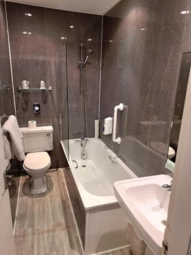 Prince Of Wales Hotel - image 12