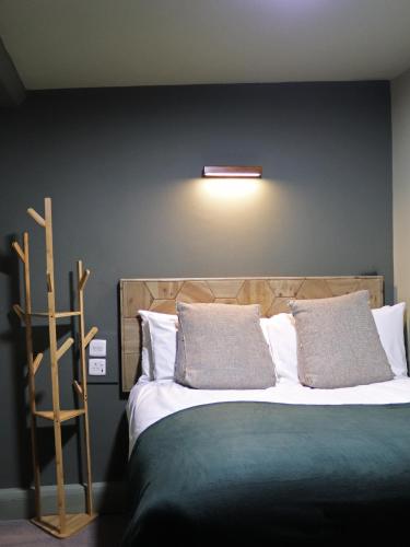 Shillingford Bridge Hotel - main image