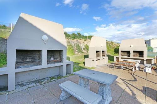 Big Bay Beach Club J32 by HostAgents