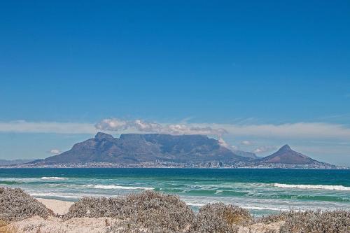 Big Bay Beach Club J32 by HostAgents