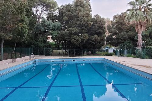 Swimming pool, Duplex cosy climatise avec piscine St Raphael Boulouris near Pizza du Fournas