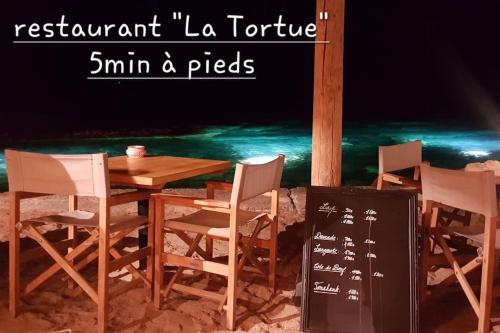Restaurant, Duplex cosy climatise avec piscine St Raphael Boulouris near Pizza du Fournas