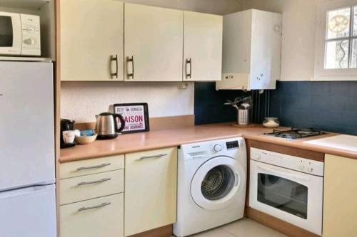 Facilities, Duplex cosy climatise avec piscine St Raphael Boulouris near Pizza du Fournas