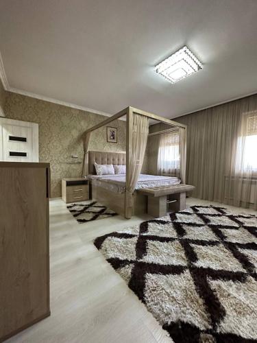 Oybek Apartment in the City Center