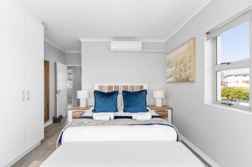 Big Bay Beach Club J32 by HostAgents