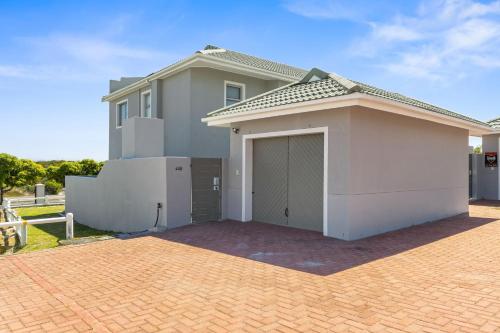 Big Bay Beach Club J32 by HostAgents