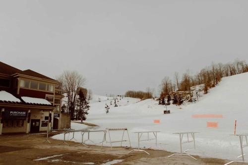 Private Cabin-Shuttle Pass Included! - image 11