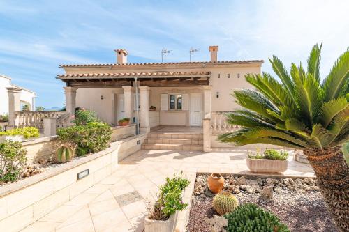 Beach Villa Arran de Mar by Sealand Villas - Tap to explore photos