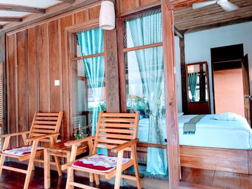 Double Room with Balcony image 2
