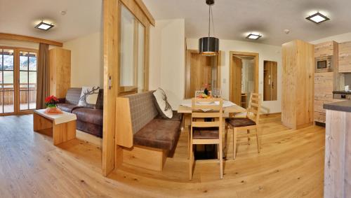 2 bedrooms, 3 beds