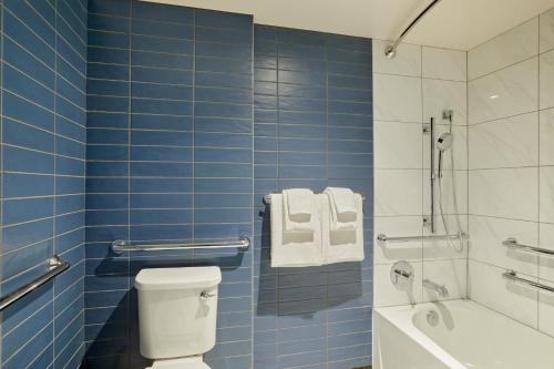 King Room - Non Smoking image 3