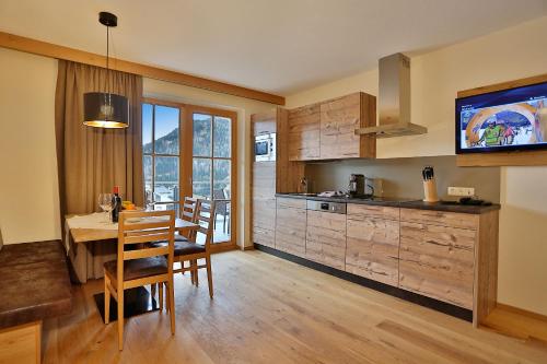 2 bedrooms, 3 beds