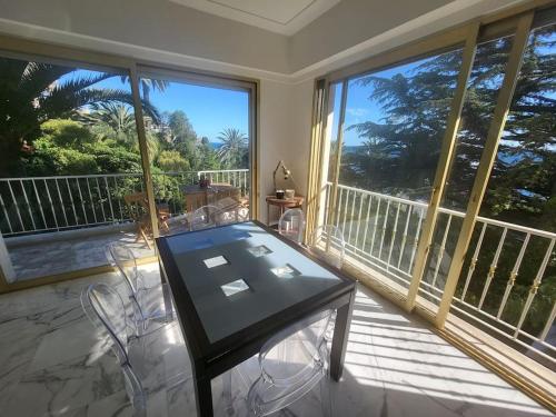 Free parking, private bedroom and bathroom with seaview, Nice (photo 10)