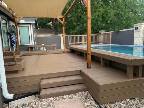 Pool 2 Miles from ACL West entrance 12 guests in Austin, USA