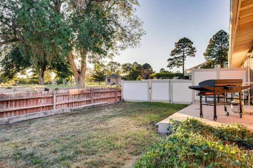 Walk to Paradise Hills Golf Course Condo with Patio in Albuquerque, USA