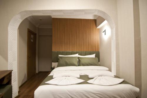 Economy Double Room image 4