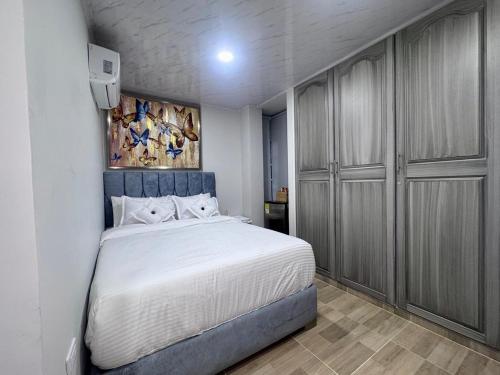 Double or Twin Room image 5