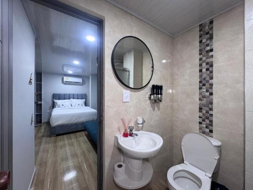 Double or Twin Room image 6