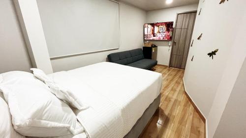 Double or Twin Room image 9