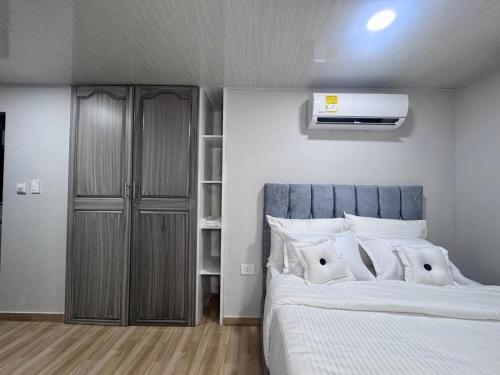 Double or Twin Room image 8