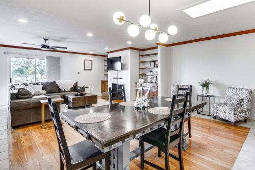 Walk to Paradise Hills Golf Course Condo with Patio in Albuquerque, USA