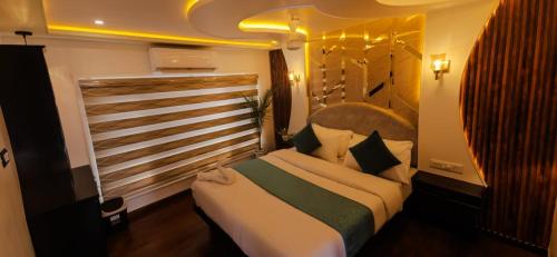 Floatel Houseboats in Alleppey