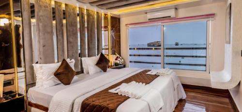 Floatel Houseboats in Alleppey