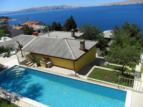 Apartments Zlato - with pool Senj